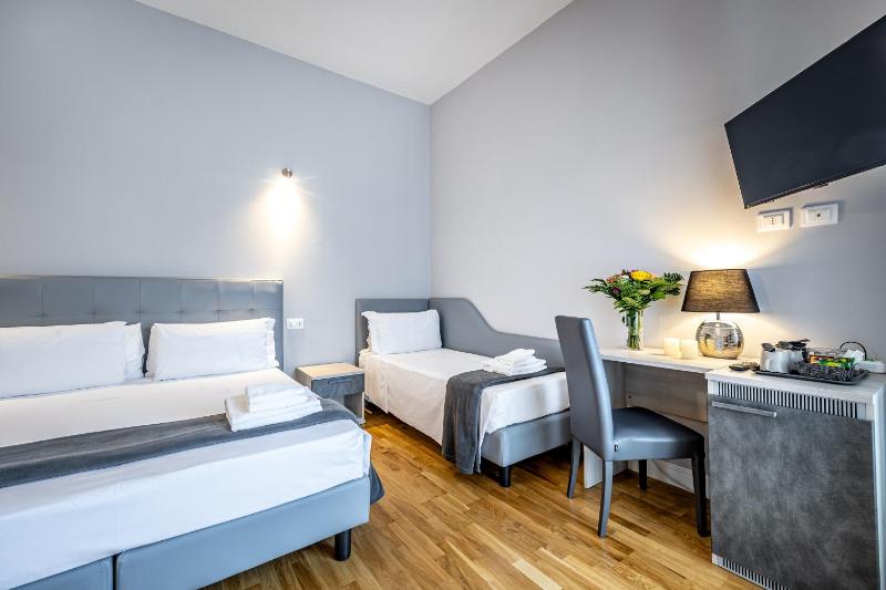 Triple Room with Private Bathroom image 3