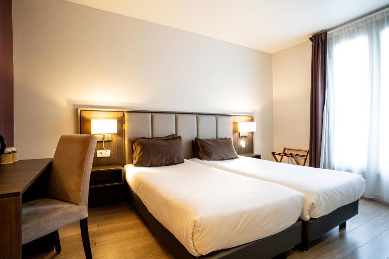 Double/Twin Comfort Room image 4