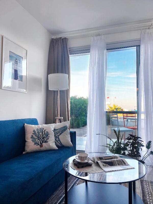 Spacious Three-Bedroom Apartment with Sea View A4 - image 1