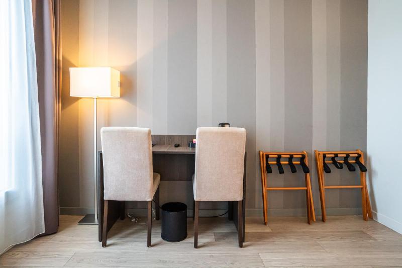 Superior Triple Room image 4