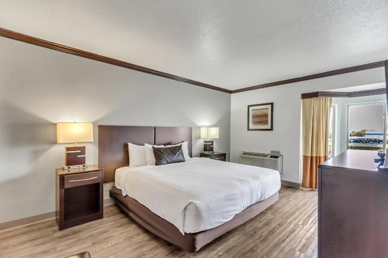 King Room - Non-Smoking image 2