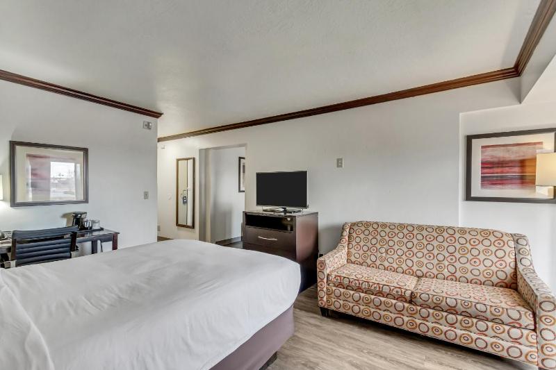 One-Bedroom King Suite with Sofa Bed - Non-Smoking image 2