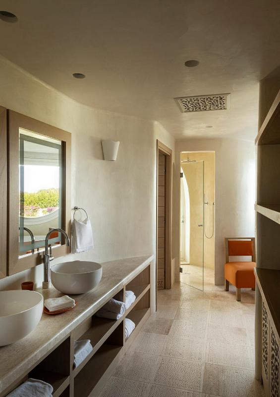 Five-Bedroom Pool Villa image 4