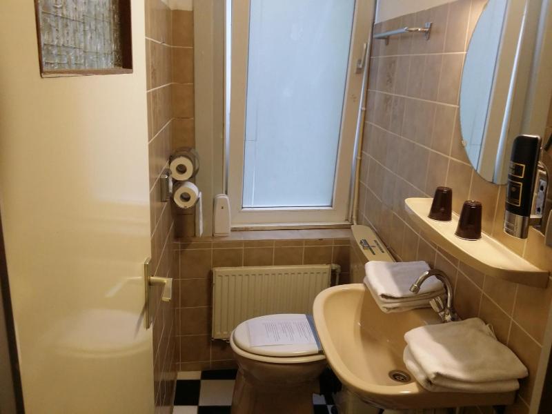 Single Room with Private Bathroom image 4