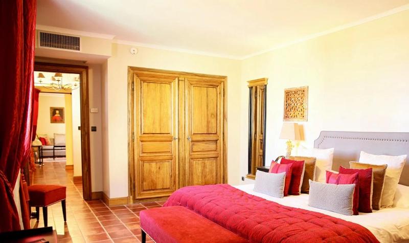 Suite with Garden View image 1