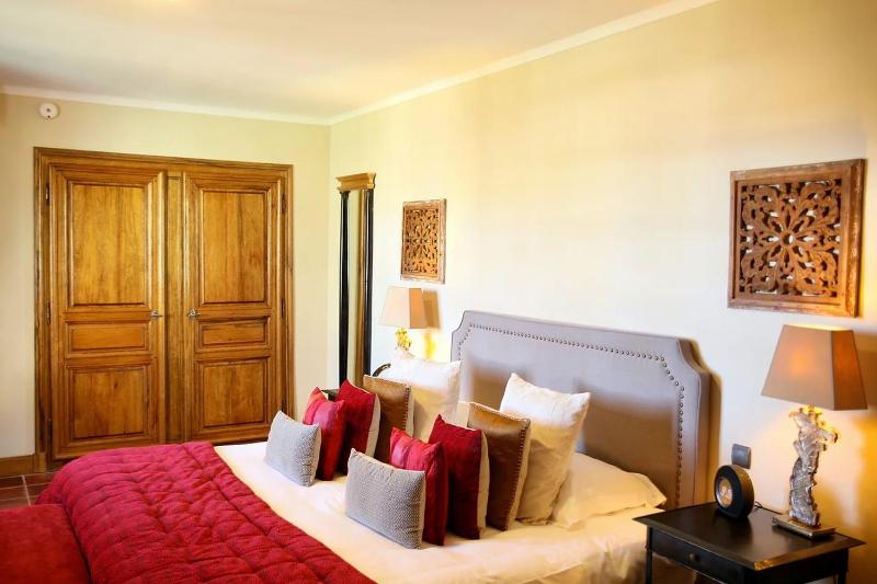 Suite with Garden View image 2