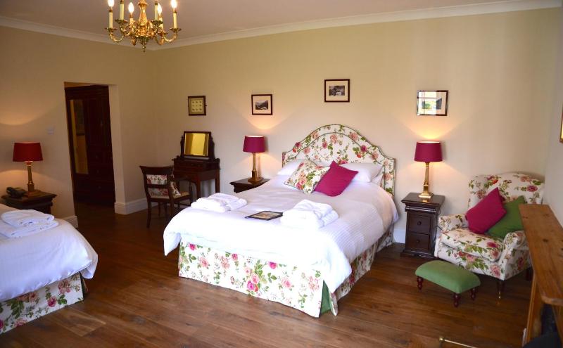 Quadruple Room with Lake View image 1