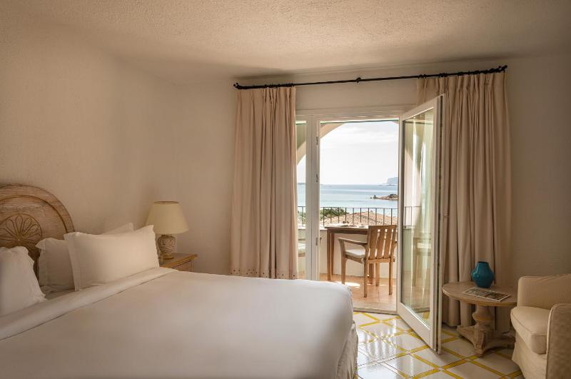 Deluxe Sea View Room image 1