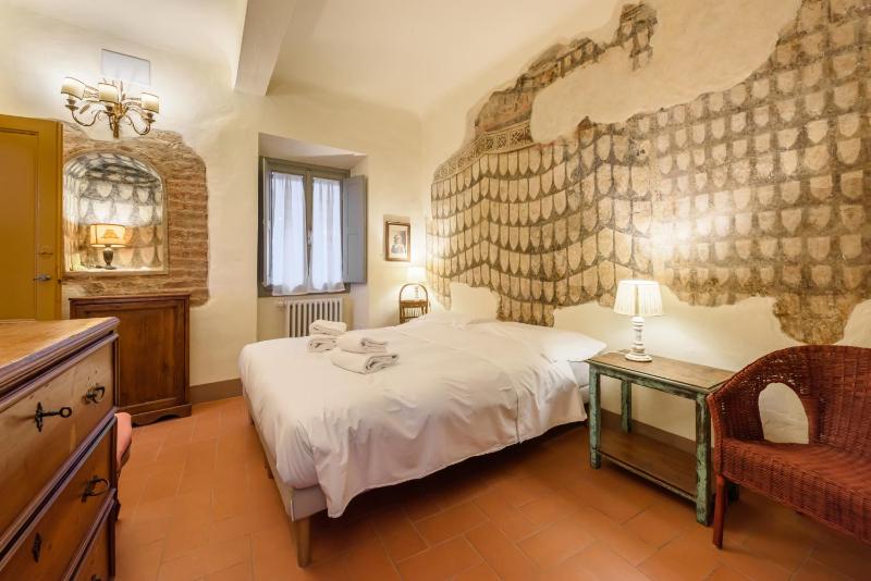 Casa torre via de' Nerì by Mmega - image 16