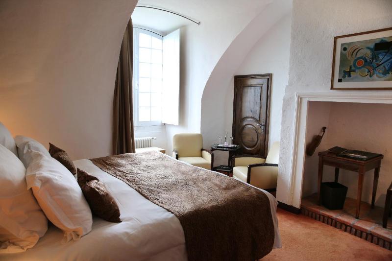 Classic Double Room image 3