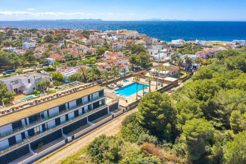 Apartamento con aire acondicionado y gran piscina! - image 32