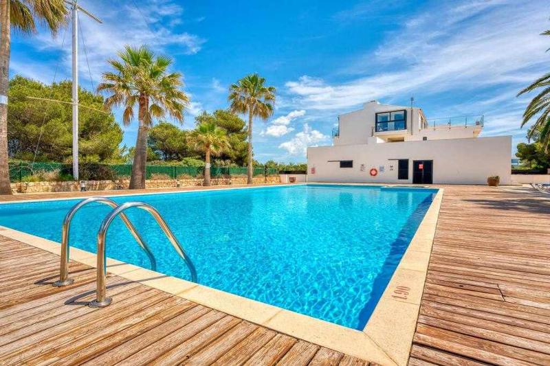 Apartamento con aire acondicionado y gran piscina! - image 30