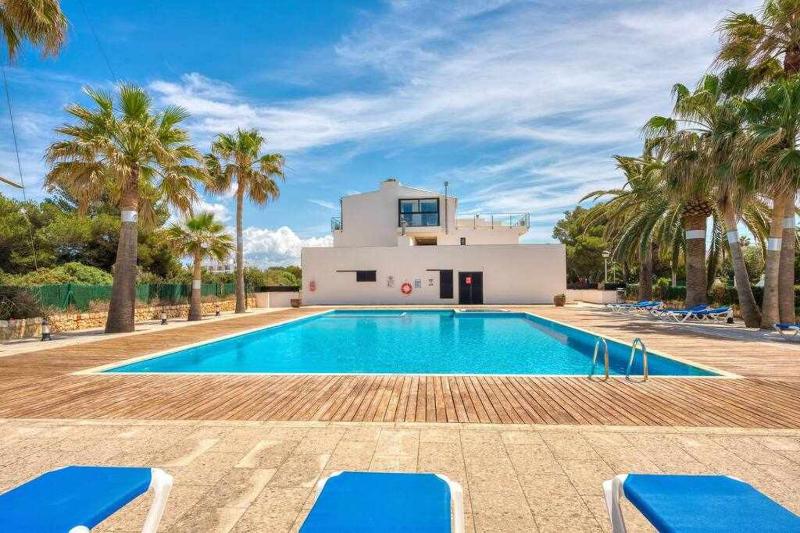 Apartamento con aire acondicionado y gran piscina! - image 15