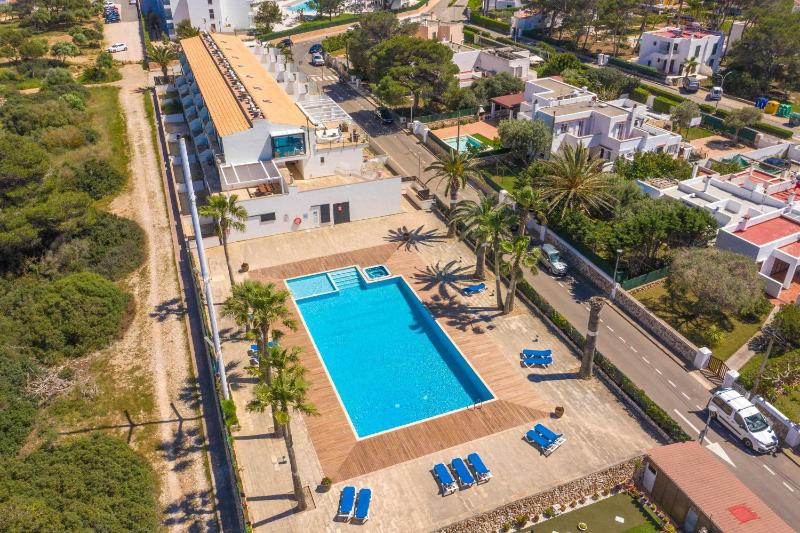 Apartamento con aire acondicionado y gran piscina! - image 29