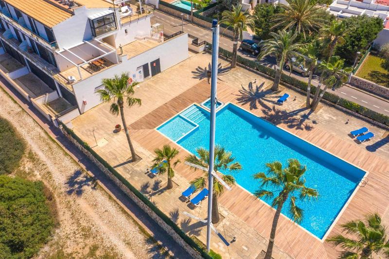 Apartamento con aire acondicionado y gran piscina! - image 31