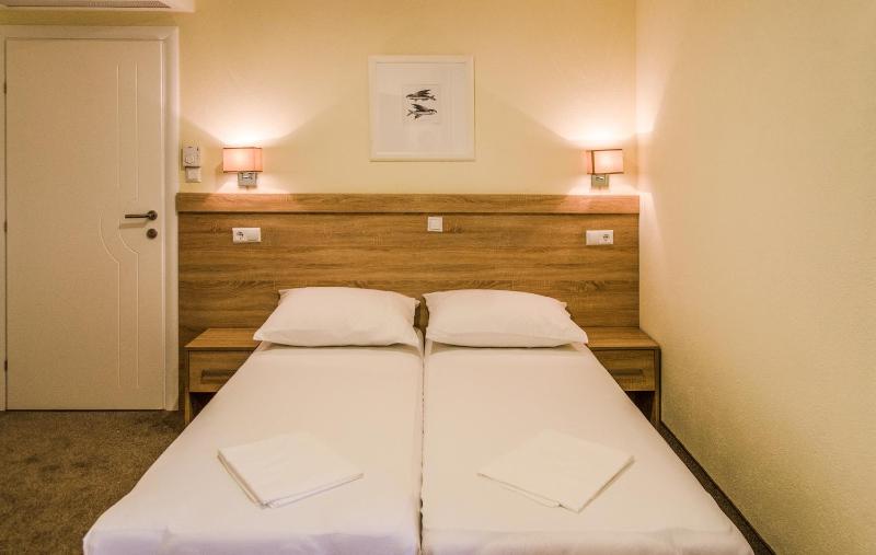 Double Room with Balcony image 4