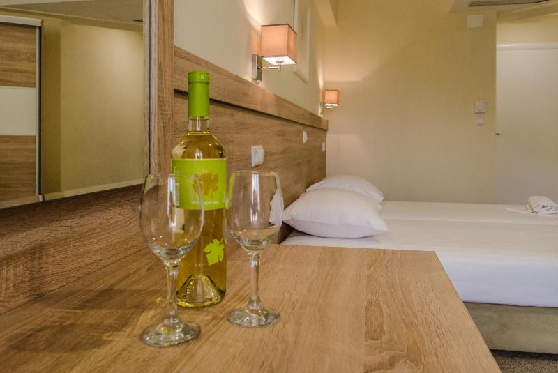 Double Room with Balcony image 2