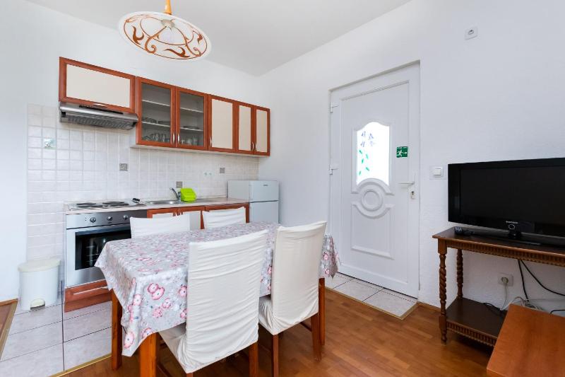 Apartments Ljubica J - image 33