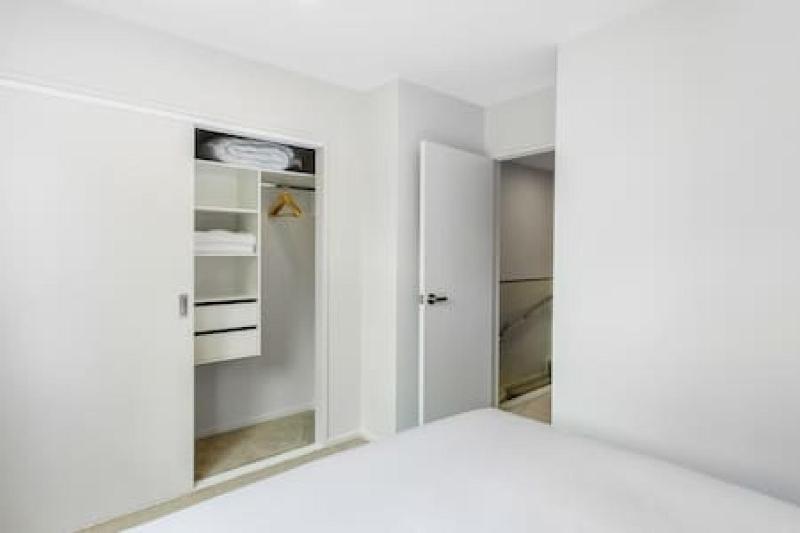 Urban Pulse Townhouse with parking - image 3