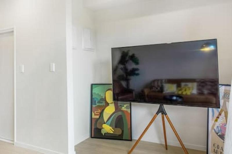 Urban Pulse Townhouse with parking - image 7