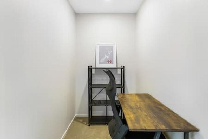Urban Pulse Townhouse with parking - image 4