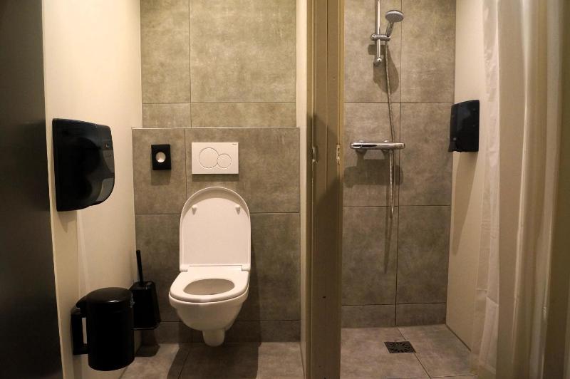 Group Room with Shared Bathroom image 2