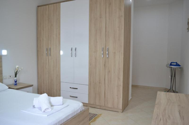 Flowers & Green 2 Bedrooms Apartment & Private garage - image 7