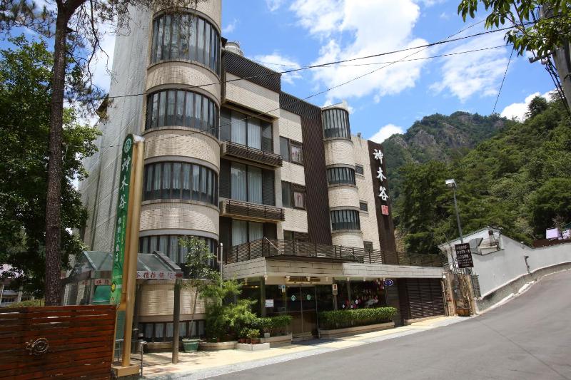 Utopia Holiday Hotel - image 7