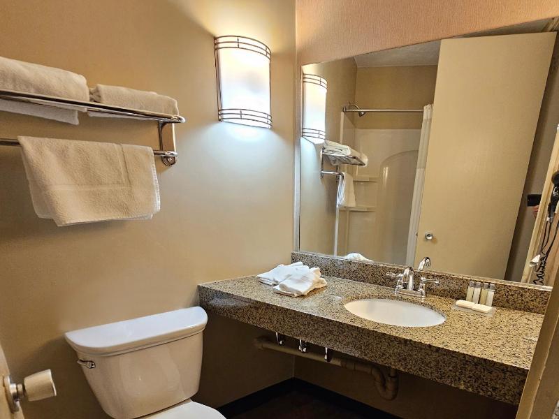 Quadruple Room image 3