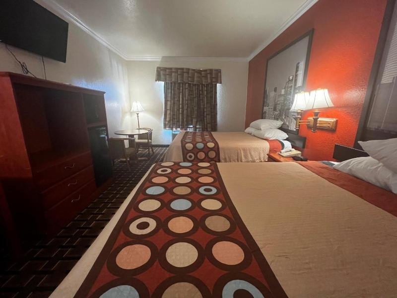 Queen Room with Two Queen Beds and Bath Tub - Mobility Accessible/Non-Smoking image 1