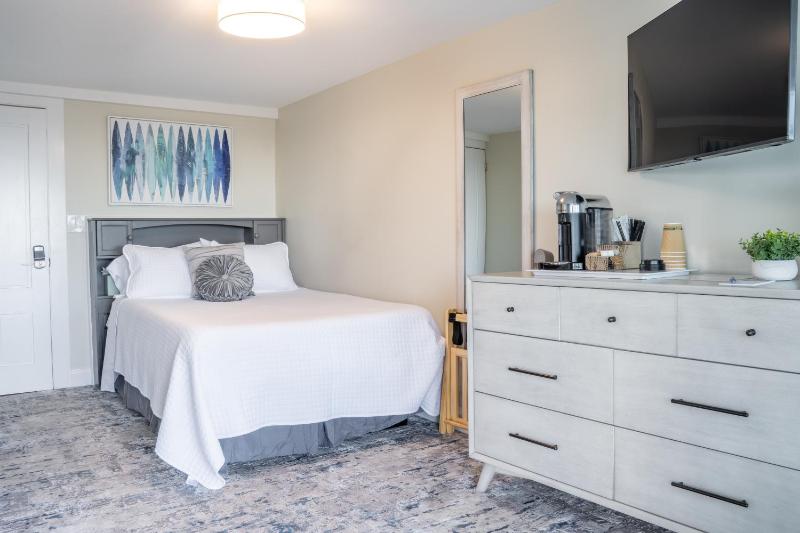 Double Room with Balcony and Sea View image 4