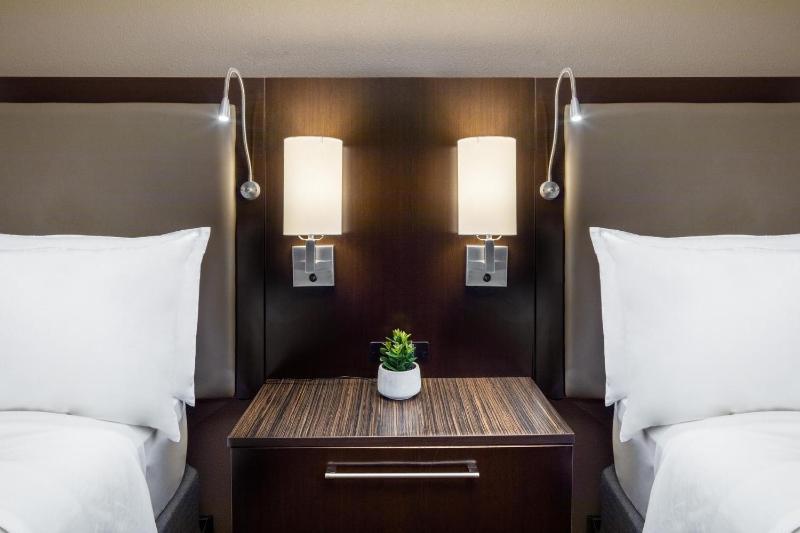 Holiday Inn and Suites Phoenix Airport North By IHG - image 22