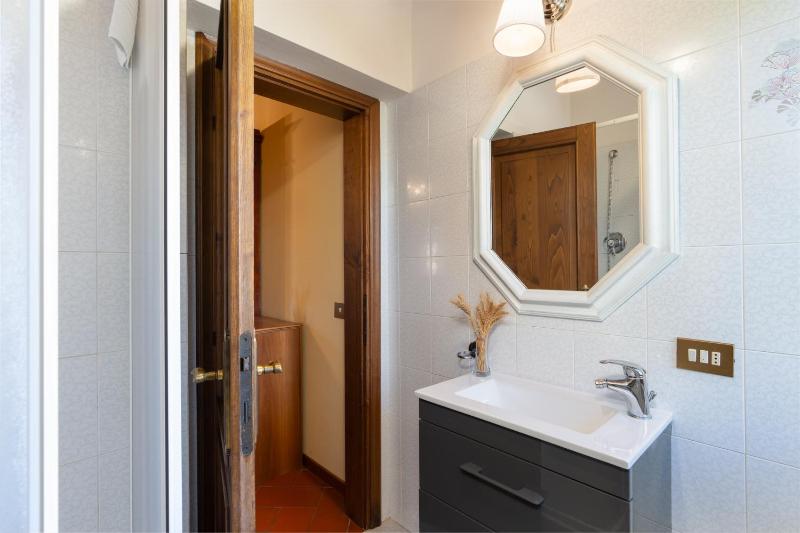 Deluxe Triple Room image 3