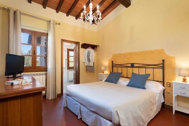 Double Room image 4