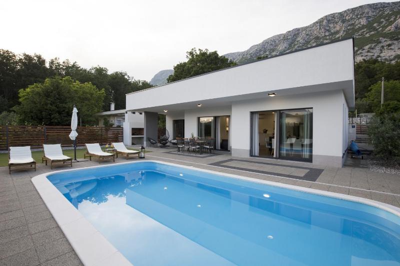 Three Bedroom holiday home  image 1
