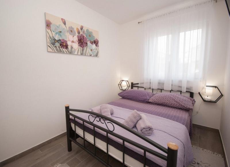 Apartments with hot tub Trogir - 22015 - image 15
