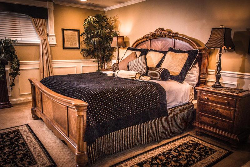 Deluxe Double Room with Bath image 1