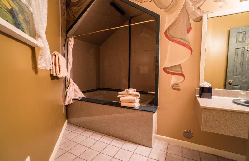 Deluxe Room image 2