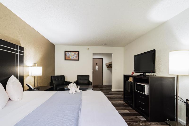 King Room - Non-Smoking image 3