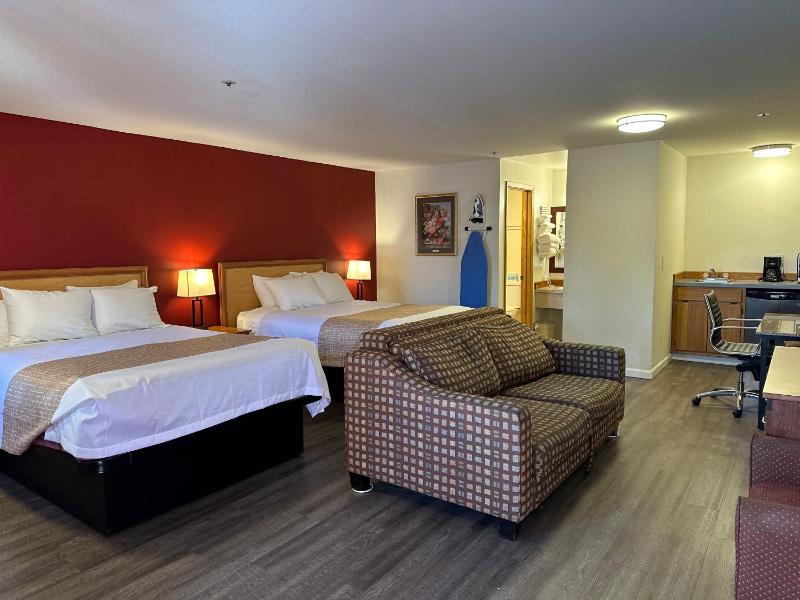 Queen Suite with Two Queen Beds - Non Smoking image 4