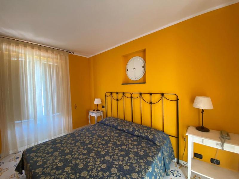 Large Single Room image 3