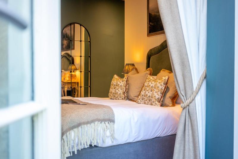 Deluxe Double Room image 3
