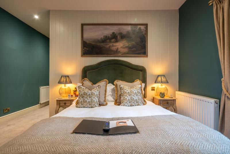 Deluxe Double Room image 2