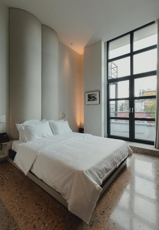 Superior King Room image 4