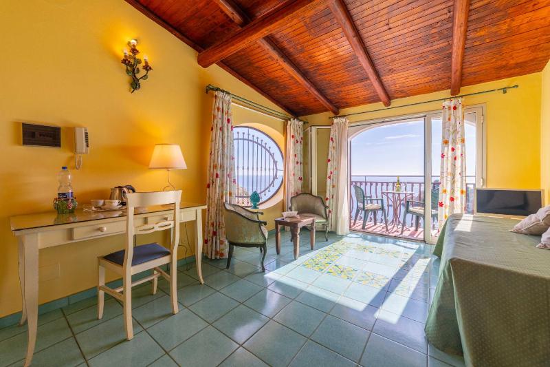 Queen Room with Sea View image 1
