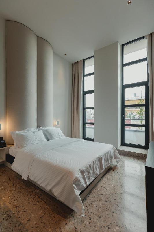Superior King Room image 1