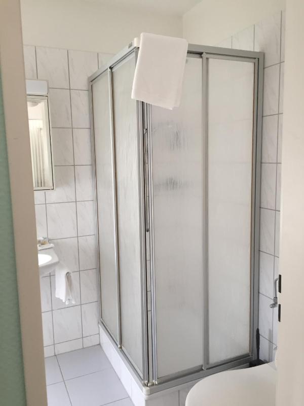 Standard Double Room image 4