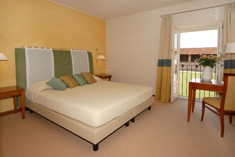 Premier Double or Twin Room image 2