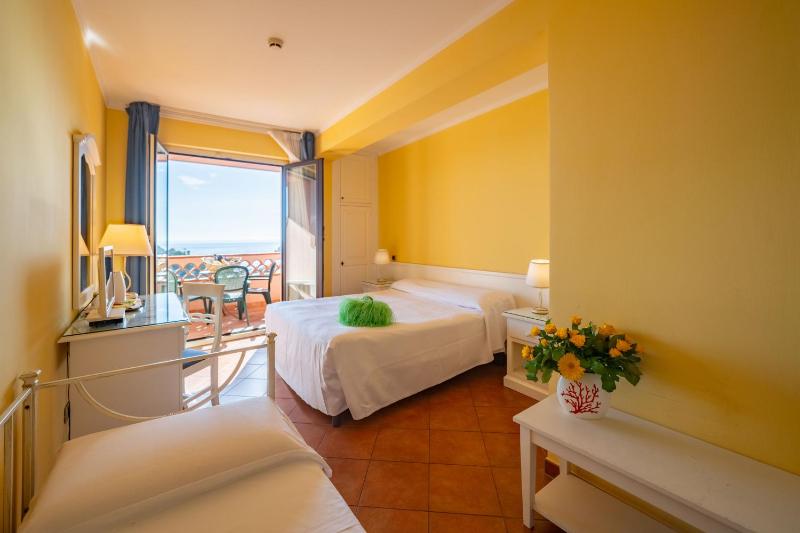 Deluxe Triple Room with Sea View image 1