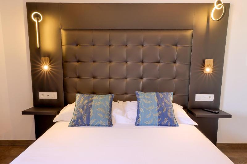 Superior Double Room with Garden View image 1